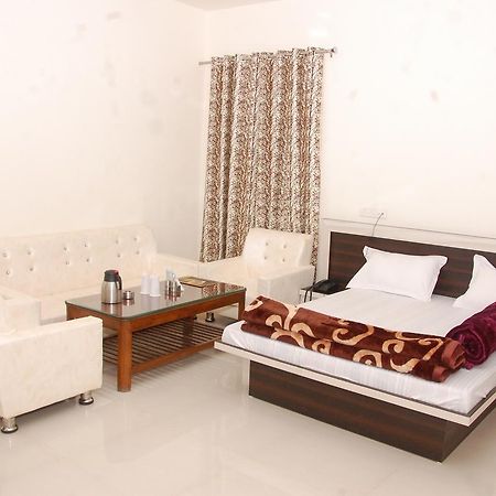 Hotel Prem Bandhan Hisar Bagian luar foto
