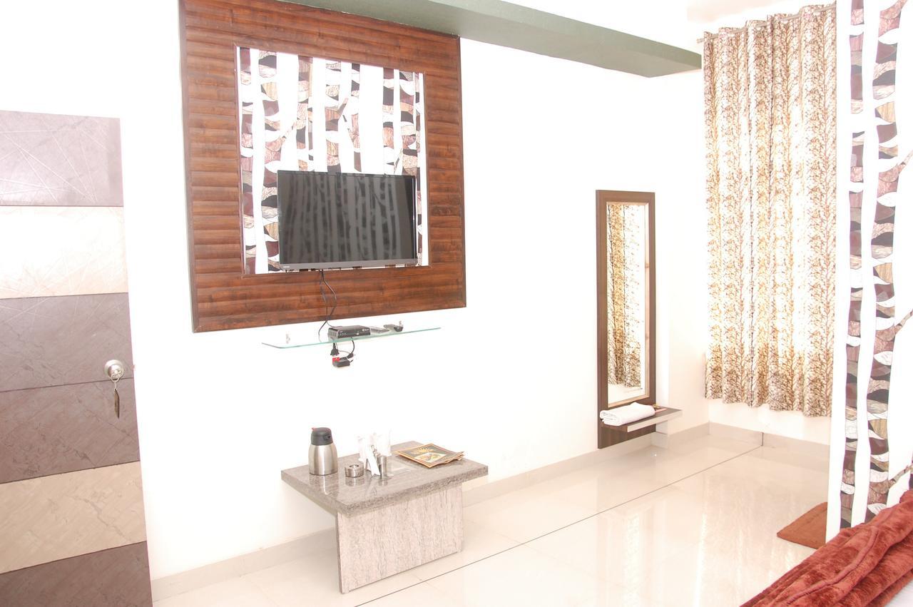 Hotel Prem Bandhan Hisar Bagian luar foto
