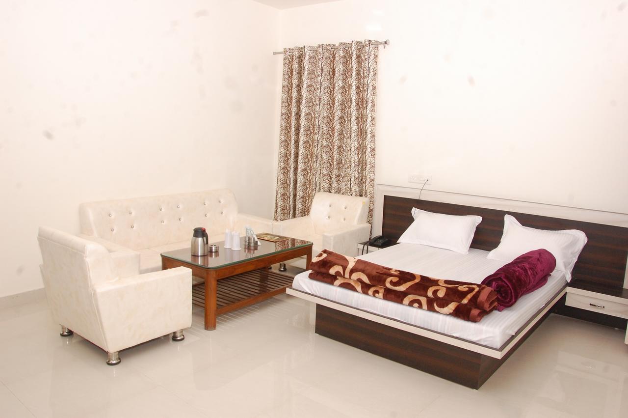 Hotel Prem Bandhan Hisar Bagian luar foto